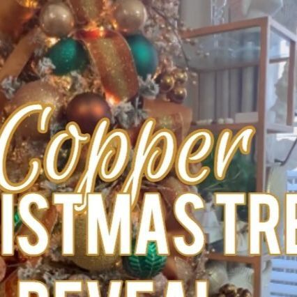 Copper Christmas Tree Color Schemes, Dining Room Christmas Tree, Room Christmas Tree, Dining Room Christmas, Christmas Tree Colour Scheme, Copper Christmas, Hey Love, Colorful Christmas Tree, Love Bugs