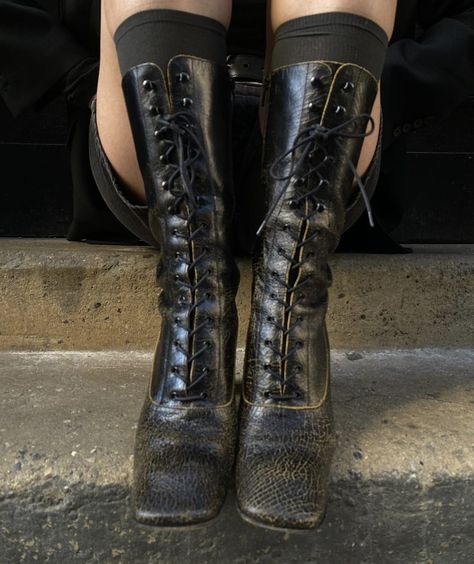 Victorian Boots Aesthetic, Red Shoes Outfit Aesthetic, Vintage Boots Outfit, Y2k Tumblr, Christie Tyler, Icon Y2k, Shoes Instagram, Visual Gallery, Victorian Boots