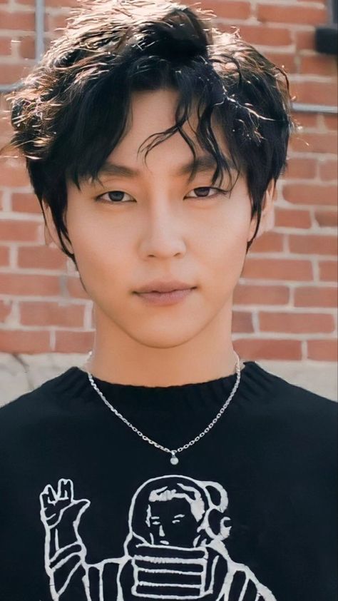 #TheRose #WooSung #SammyKim #93Liner #NotKpop #KimWoosung Woosung The Rose, Kim Woosung, Woo Sung, Hot Asian Men, Korean Bands, Kdrama Actors, Man Photo, Asian Actors, Rose Bouquet