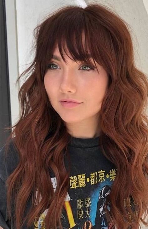 Auburn Hair With Bangs Medium, Auburn Hair Black Eyebrows, Spiced Brunette Hair, Auburn With Bangs, Red Hair With Red Lowlights, Cowboy Copper On Dark Hair, Dark Auburn Hair With Bangs, Copper Brown Hair With Bangs, Reddish Brown Hair With Bangs