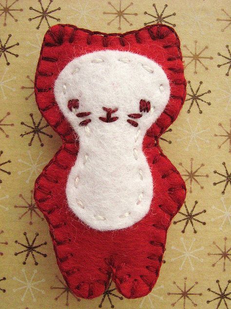 red & white felt cat Cat Felt Pattern, Felt Cats, Felt Plush, Felt Keychain, Cat Picture, Felt Baby, Felt Patterns, Felt Cat, Red Felt