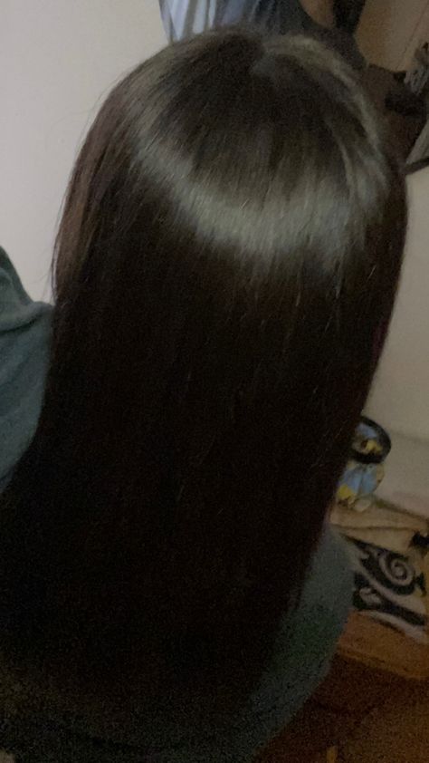 straightened hair 😊 Straight Long Brown Hair With Curtain Bangs, Pin Straight Brown Hair, Straight Dark Brown Hair, Dark Brown Straight Hair, Dyed Ends Of Hair, Straightened Hair, Straightening Hair, Brown Straight Hair, Brown Hair Inspo