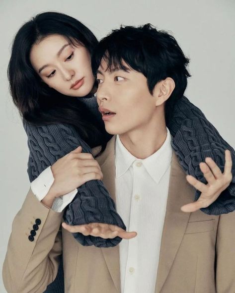 Lee Min Ki | Kim Ji Won | My Liberation Notes | Elle Korea | Apr 2022 Lee Minki, Korean Couple Photoshoot, Wedding Photoshoot Props, Korea Magazine, Kim Jiwon, Magazine Collection, Elle Korea, Pre Wedding Poses, 사진 촬영 포즈