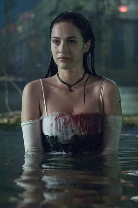 Female Horror Characters, Female Movie Characters, Jennifer’s Body, Horror Movie Costumes, Scary Movie Night, Megan Fox Pictures, Megan Fox Photos, Movie Character Costumes, Меган Фокс