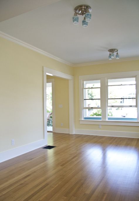 Light Yellow Paint, Light Yellow Walls, Tapet Inspiration, Yellow Walls Living Room, Ivory Living Room, Yellow Painted Walls, Yellow Paint Colors, Yellow Room, Yellow Living Room