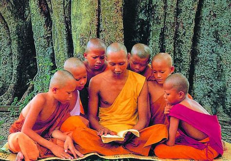 How to Identify An Authentic Spiritual Teacher (and Avoid The Fake Ones) ~ Today, spiritual teachers seem to be a dime a dozen. Many of them are asking for large amounts of money in return for the spiritual teachings that historically were freely passed down from teacher to student. Many of these teachers offer a solution ... Little Buddha, Easy Meditation, Zen Buddhism, Buddhist Monk, World Religions, Spiritual Teachers, Buddha Image, Dalai Lama, People Of The World