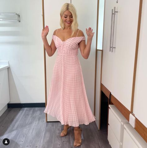 Pink Gingham Dress, Oasis Dress, Holly Willoughby, Self Portrait Dress, Dress Aesthetic, Pink Gingham, Gingham Dress, Blonde Beauty, Dress And Heels