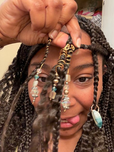 Box Braids With Hair Jewelry Gold Rings, Braid Assessories Hair, Hair Jewels For Braids, Gold Braid Jewelry, Hair Jewelry For Locs Black Women, Hair Jewelry For Braids Black, Braided Hair With Charms, Crystal Hair Charms, Hair Jewelry Locs