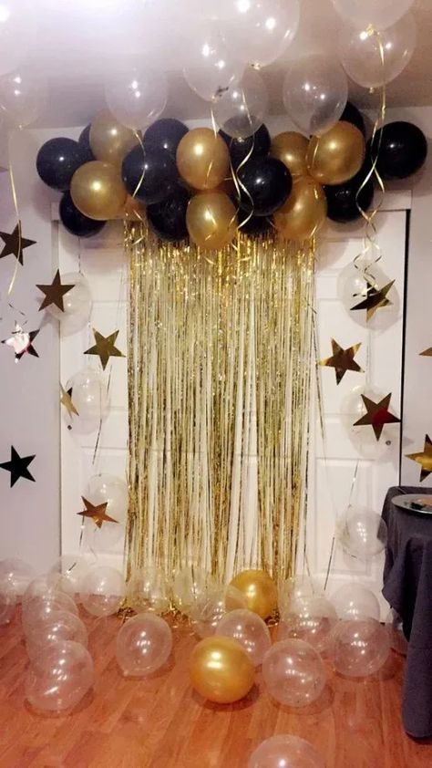 New Years Backdrop, Party Backdrop Ideas, New Year Backdrop, Champagne Balloons, Vintage Party Decorations, Birthday Decorations At Home, Decoration Evenementielle, Simple Birthday Decorations, Birthday Party Theme Decorations