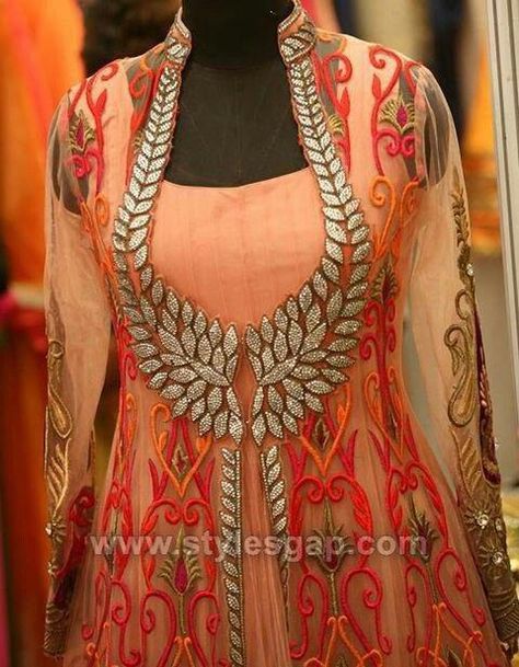 Kurtis Neckline, Pakistani Dress Design Ideas, Salwar Suit Neck Designs, Gala Designs, Dress Design Ideas, Suit Neck Designs, Trendy Outfit Ideas, Neck Designs For Suits, Pakistani Dresses Casual