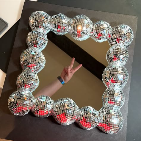 🪩 DISCO MIRROR 2.0 🪩 #discoball #disco #mirror #diy #craftproject #glass #papermache #homedecor Cool Diy Mirrors, Discoball Mirror Diy, Diy Disco Ball Mirror, Disco Ball Room Decor, Disco Diy, Diy Aesthetic Room Decor, Decorating Mirror, Anthropologie Diy, Diy Disco Ball