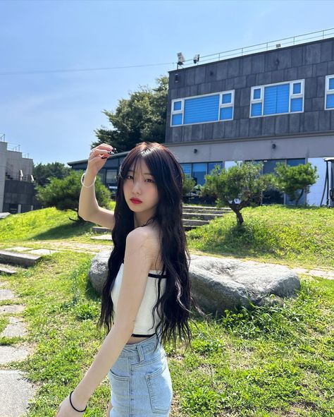 Orbits Brasil 💫 no Twitter: "[📸 • 12.08.23] Atualização da #Yeojin (yeojin._.o_x) no Instagram: "verdejante 🍀🌿" [1/2] © orrery_nim #LOOSSEMBLE #루셈블 @Loossemble_twt https://t.co/jyfcalFPZm" / X Futurisme Retro, Pale Blue Dot, Going Solo, Princess Girl, August 12, Light Of My Life, Save Her, Charli D Amelio, Body Goals