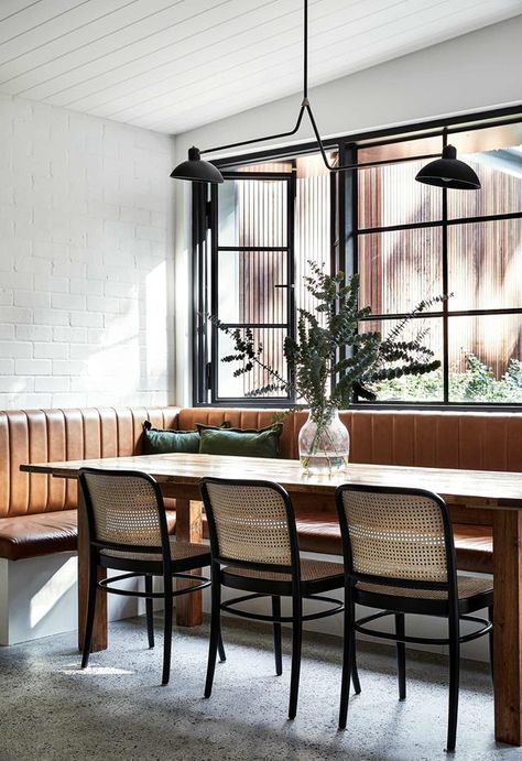 A traditional Victorian cottage in Balmain's modern extension | Inside Out Leather Banquette Seating, Coin Banquette, Seating In Kitchen, Dining Room Banquette, Leather Banquette, Banquette Dining, Dining Booth, Banquette Seating In Kitchen, Architecture Restaurant