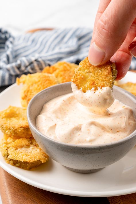 These Keto Fried Pickles are salty, crunchy, and perfectly crispy - and they're easy to make in just 20 minutes! Perfect for a low carb snack or appetizer. Low Carb Fried Pickles, Keto Fried Pickles, Creamy Jalapeno Sauce, Dill Pickle Slices, Creamy Jalapeno, Thai Chili Sauce, Keto Appetizers, Jalapeno Sauce, Pickle Chips