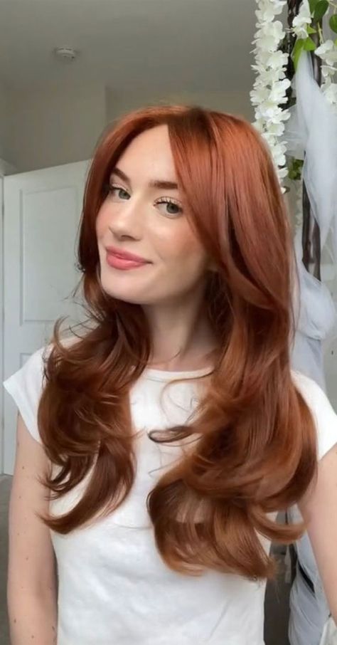 Expensive Red Hair, Coppery Auburn Hair, Ginger Hair Blowout, Red Long Hair With Bangs, Ginger Hair Hazel Eyes, Dyed Red Hair Natural Looking, Old Money Red Hair, Dark Ginger Hair, Pumpkin Spice Hair