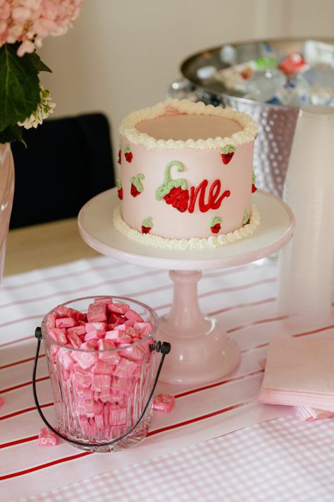 Smash Cake Berry First Birthday, Raspberry Birthday Party, Berry First Bday Cake, Smash Cake Strawberry First Birthdays, Berry First Birthday Girl, Strawberry Themed Desserts, Berry First Birthday Desserts, Berry First Birthday Centerpiece Ideas, Berry First Birthday Party Cake