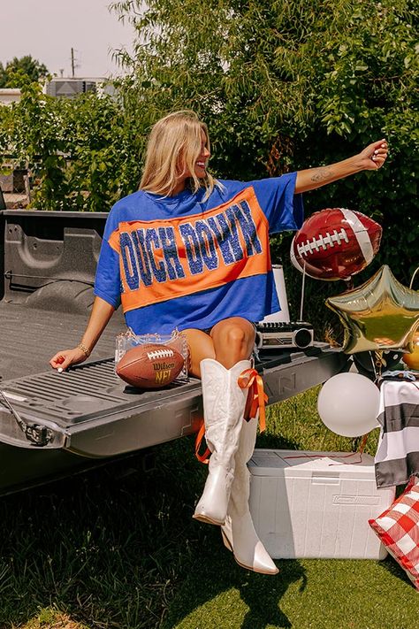 It's a Touch Down Sequin Oversized Tee in Blue Auburn Tigers Game Day Outfit, Florida Gator Game Day Outfit, Gator Gameday Outfit, Auburn Football Outfits, College Gameday Outfits Football, Football Game Fits, College Shirt Ideas, Game Day Outfit Football, College Football Game Outfit