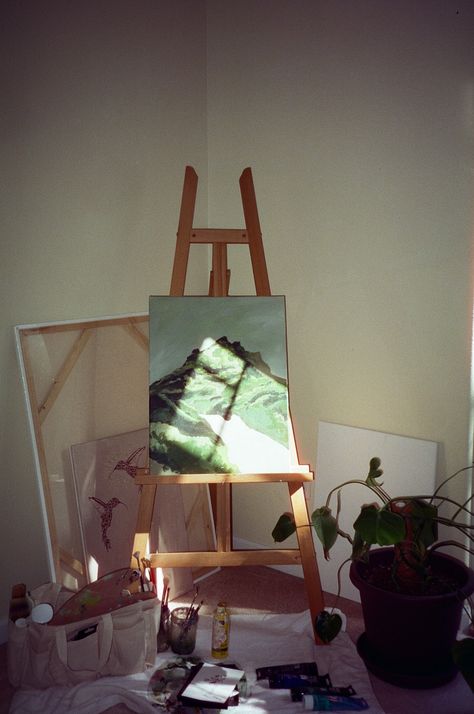 #filmisnotdead #filmphotography #analog #35mm #amberd400 #photodump #art #creativity #painting #inspo #artideas #canvas #easel #artist #bedroom #mid-century #arthoeaesthetic Paint Easel Aesthetic, Art Easel Aesthetic, Easel Aesthetic, Creativity Painting, Canvas Easel, Room Improvement, Arthoe Aesthetic, San Francisco Apartment, Artist Bedroom