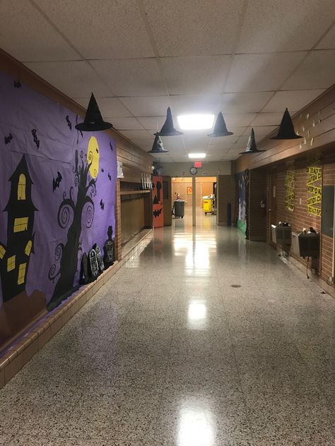 Halloween hallway October Hallway Decorations School, School Hall Halloween Decorations, Spooky Hallway Decorations School, Halloween Decor School Hallway, Halloween School Hallway Ideas, School Hallway Decorations Halloween, School Haunted Hallway, Elementary School Halloween Dance Decorations, Halloween Hallway Ideas For School