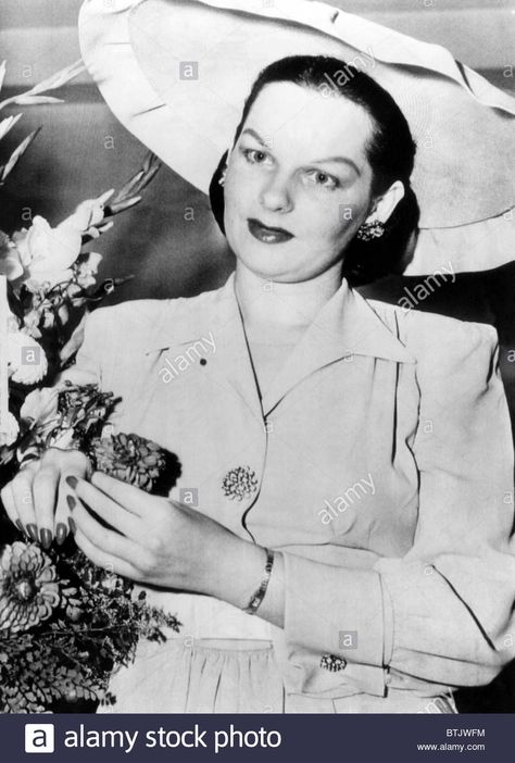 Download this stock image: Virginia Hill, girlfriend of gangster Bugsy Siegel, ca.1947. Courtesy CSU Archives/Everett Collection. - BTJWFM from Alamy's library of millions of high resolution stock photos, illustrations and vectors. Gang Photos, Soiled Doves, Bugsy Siegel, Virginia Hill, Street Life, Underworld, Virginia, Las Vegas, Photo Image