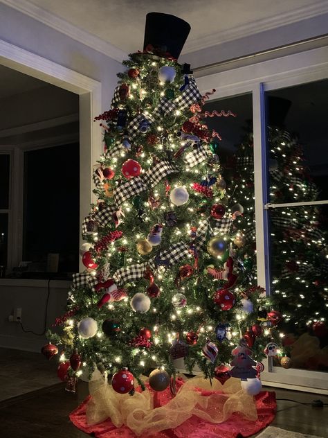 Black Top Hat Christmas Tree Topper, Top Hat Christmas Tree Ideas, Christmas Tree Hat Topper, Christmas Tree Top Hat, Snowman Hat Tree Topper, Top Hat Christmas Tree Topper, Hat Christmas Tree Topper, Top Hat Christmas Tree, Christmas Tree Topper Hat