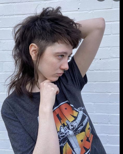 Mullet For Heart Shaped Face, Mullethawk Women, Shaved Side Hairstyles Curly, Mullet With Long Sides, Mullet With Shaved Sides Women, Punk Haircut Women, Shaved Side Wolfcut, Punk Rock Mullet, Faux Hawk Mullet Women