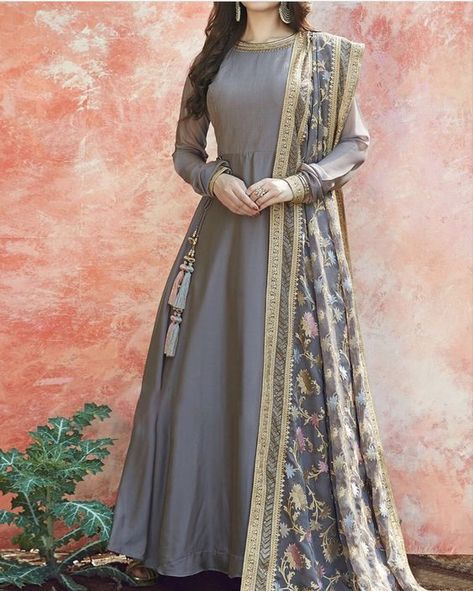 Pakistani Women Dresses, Saree Style, Stylish Short Dresses, Pakistani Dresses Casual, Beautiful Pakistani Dresses, Fancy Dresses Long, Trendy Dress Outfits, Simple Pakistani Dresses, Designer Dresses Casual