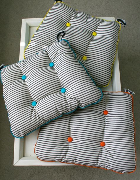 Chair Pillow Diy, Chair Pillows Ideas, Chair Pads Diy, Chair Pillows, Kitchen Chair Pads, Cushion Tutorial, Pillow Chair, Sewing Cushions, Pillow Projects