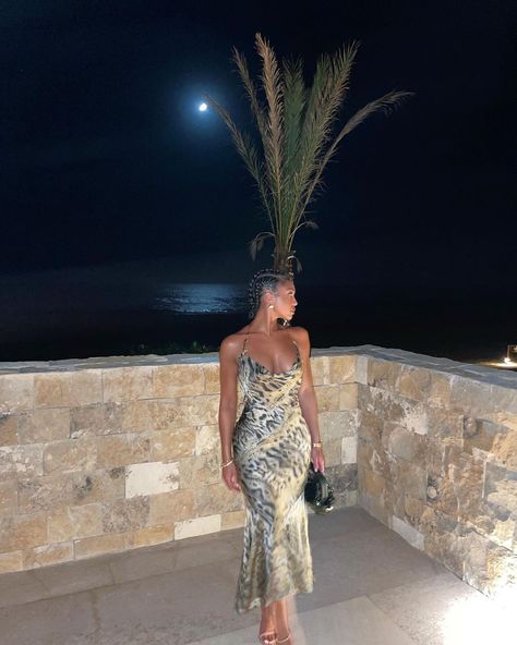 Lori Harvey Vacation Style, Brazil Night Outfit, Lori Harvey Dresses, Night Vacation Outfits, Miami Aesthetic Black Women, Wedding Guest Italy Outfit, Black Woman Vacation Aesthetic, Havana Outfit For Women Party, Lori Harvey Style 2023