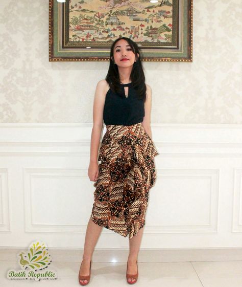 Batik Skirt , Batik Rok , Rok Lilit , Batik Republic , Order by WA : +6281210197400 or Line : batikrepublic Outfit Rok, Model Batik, Rok Lilit, Batik Skirt, Kebaya Dress, Mommy Outfits, Batik Fashion, Batik Dress, Life Hack