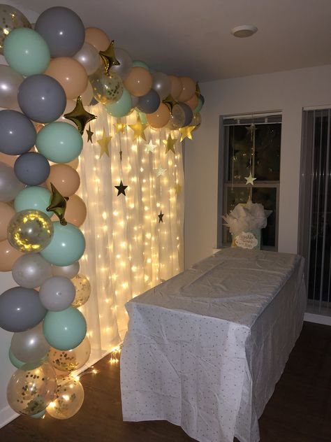 Balloon Backdrop With Lights, Tulle Backdrop With Balloons, Star Balloon Backdrop, Curtain Lights Backdrop, Simple Baby Birthday, Star Balloon Garland, Baby Boy Birthday Decoration, Tulle Backdrop, Prom Backdrops