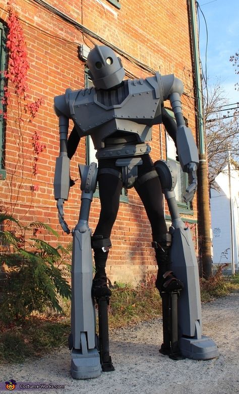 Web Makeup, Stilt Costume, Armadura Cosplay, Course Web, Iron Giant, New Halloween Costumes, Make Up Halloween, The Iron Giant, Costume Works