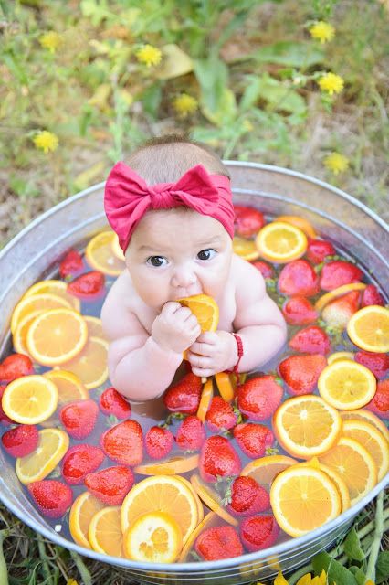 Baby Milk Bath, Milk Bath Photos, 6 Month Baby Picture Ideas, Baby Milestones Pictures, Monthly Baby Pictures, Baby Milestone Photos, Newborn Baby Photoshoot, Summer Pics, Time Pictures