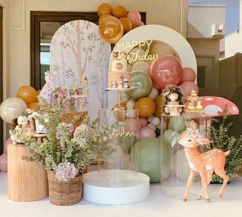 Bambi Birthday Party, Bambi Birthday, Deer Birthday Party, Enchanted Forest Birthday, Forest Birthday Party, Idee Babyshower, Forest Birthday, Baby Birthday Decorations, Baby Shower Theme Decorations