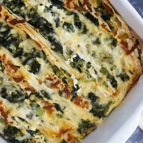 Spanikopita Recipes Easy, Spanicopita Recipe, Spanakopita Casserole, Filo Recipes, Crinkle Pie, Phylo Dough, Greek Baking, Easy Spanakopita, Greek Meals