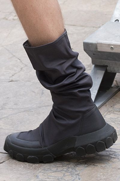 Futurustic Shoes, Rick Owens Footwear, Cyberpunk Shoes, Chiko Shoes, Futuristic Shoes, Mode Costume, Rick Owens Men, Man Shoes, Shoes Spring