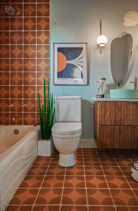 Design Harper Duddy | Photo Amy Pigliacampo Clay Imports, Mid Century Modern Bathroom, 70s Home, Retro Bathrooms, Kitchen Backsplashes, Traditional Tattoo Design, Inspire Me Home Decor, Clay Tiles, Bathroom Renos