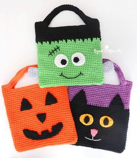 Sarah Zimmerman, Crocheted Halloween, Crochet Totes, Repeat Crafter Me, Crochet Halloween, Bag Pattern Free, Halloween Crochet Patterns, Christmas Tote Bags, Halloween Tote Bag