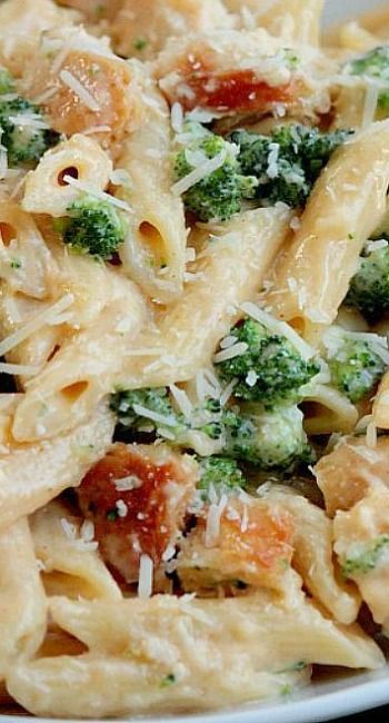 Penne Alfredo Pasta, Alfredo Pasta Recipes, Pasta Recipes With Chicken, Penne Alfredo, Keto Carnivore, Chicken Broccoli Alfredo, Pasta Recipes Alfredo, Broccoli Chicken, Chicken Alfredo Recipes