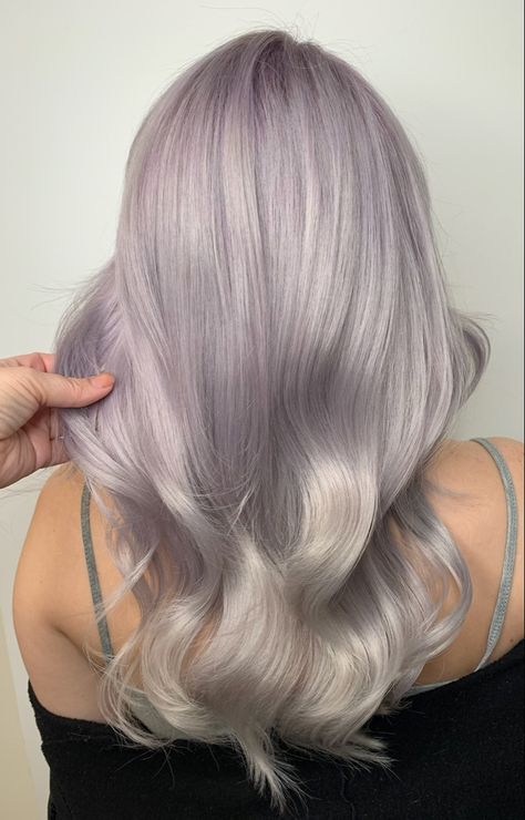 Platinum Blonde Hair Hint Of Purple, Light Lavender Blonde Hair, Purple Platinum Blonde Hair, Platinum Lavender Hair Pastel Purple, Blonde Hair With Lavender Money Piece, Light Purple Silver Hair, Light Purple Grey Hair, Platinum Blonde Hair Purple Tint, Lavender Tinted Blonde Hair