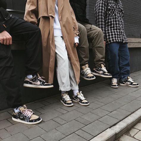 Fog Dunks Outfit, Travis Scott Sb Dunks Outfit, Grey Fog Dunks Outfit, Grey Fog Dunks, Fog Dunks, Nike Sb Travis Scott, Sb Dunk Outfit, Travis Shoes, Boy Street Style