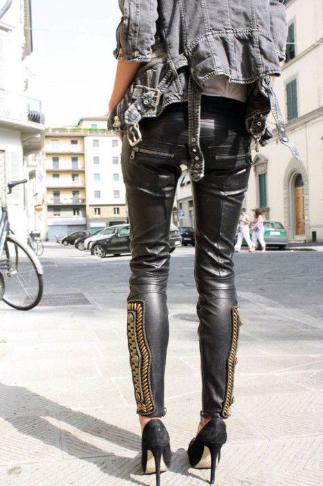 Leather baby Christophe Decarnin, Leather Outfits Women, Leather Outfits, Rock N Roll Style, Rock Chick, Mens Fashion Edgy, Pastel Outfit, Black Leather Pants, Rocker Chic