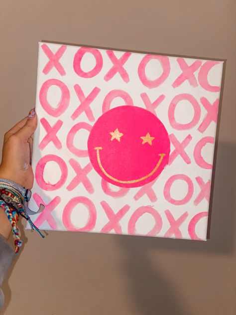 Cute smiley preppy painting☻︎ Preppy Pictures To Paint, Preppy Room Painting Ideas, Cute Preppy Things To Paint, Preppy Painting Inspo Easy, Preppy Simple Paintings, Canvas Painting Ideas Smiley Face, Preppy Cute Drawings, Preppy Painting For Room, Painting Ideas On Canvas Preppy Easy