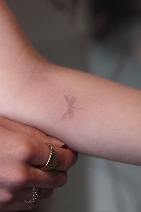 40 Awesome Dragonfly Tattoo Design Ideas Wrist Tattoos Dragonfly, Cool Fineline Tattoo, Dragonfly Tattoo Aesthetic, Tiny Dragon Fly Tattoo, Dragonfly Tattoo Forearm, Brown Fine Line Tattoo, Mini Dragonfly Tattoo, Fineline Dragonfly Tattoo, Dragonfly Tattoo Fine Line