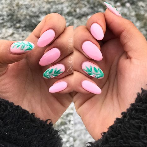 Fun Summer Nails 2023, Nail Art Almond Nails, Cute Nails Designs, Leaves Nail Art, Palm Nails, Neat Nails, Summer Nails 2023, Sunset Nails, Beach Nail Designs