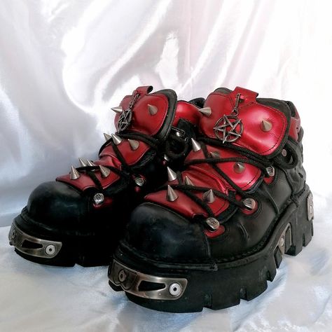 Chunky Goth Shoes, New Rock Platforms, Stile Punk Rock, New Rock Shoes, Emo Shoes, Ropa Punk Rock, Alt Shoes, New Rocks, Goth Shoes