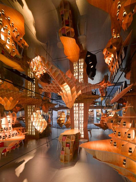 Interior of the Frederic Malle store on Paris's Rue des Francs Bourgeois Paris Perfume, Paris Store, Interior Shop, Perfume Shop, Frederic Malle, Kiosk Design, Perfume Store, Store Design Interior, Retail Interior