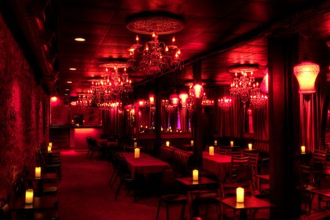 In The Spirit of La La Land, 13 of the Best Jazz Clubs From Around the World Lounge Aesthetic, Speakeasy Decor, Jazz Clubs, Jazz Lounge, San Myshuno, Seat Cupra, Nightclub Design, Jazz Bar, Cool Jazz