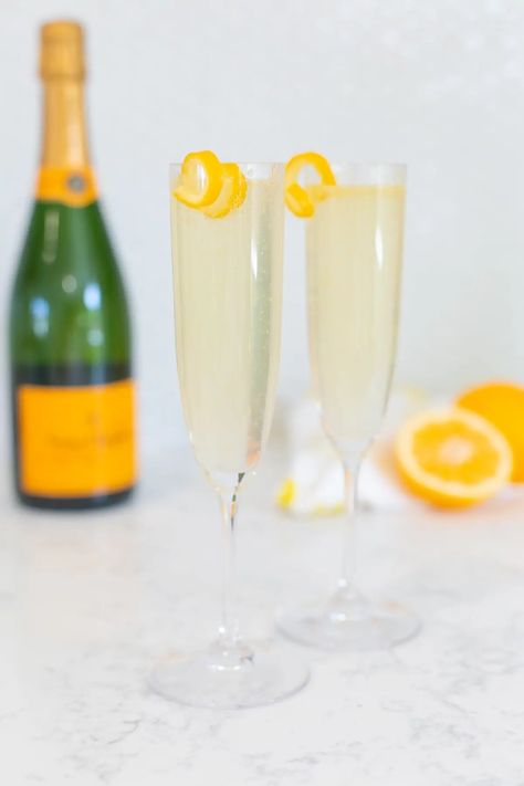 This French 75 cocktail recipe is one that you'll want to add to your regular rotation! Bubbly champagne and smooth gin combine in this cocktail to make a sparkly drink that's perfect for a celebration. Click to see all ingredients and simple instructions. French 76 Cocktail Recipe, French 75 Recipe, Champagne Cocktail Recipes, French 75 Cocktail Recipes, Gin And Prosecco, Bellini Cocktail, French 75 Cocktail, Champagne Recipes Cocktails, Prosecco Cocktails