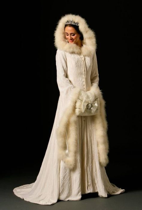 Elegant And Beautiful Winter Wedding Accessories - Inspired Bride Winter Wedding Accessories, Winter Wedding Gowns, Bridal Coat, Dress Fur, Winter Maternity Outfits, Petal Dress, Wedding Coat, Winter Pins, Winter Wedding Colors